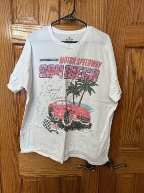 EUC❗️Hollister White Tee with Pink Race Car and Palm Graphic